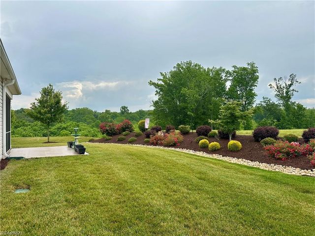 5020 Garnet Hill Drive, Clemmons, NC 27012