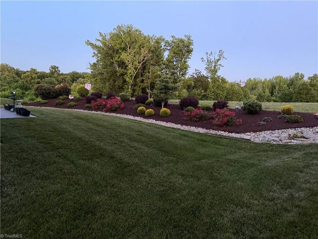 5020 Garnet Hill Drive, Clemmons, NC 27012