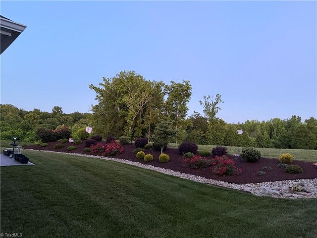5020 Garnet Hill Drive, Clemmons, NC 27012