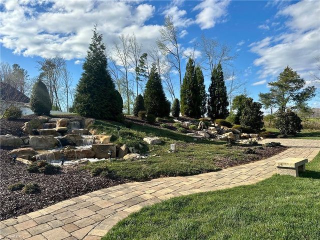 5020 Garnet Hill Drive, Clemmons, NC 27012