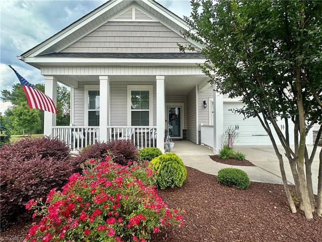 5020 Garnet Hill Drive, Clemmons, NC 27012