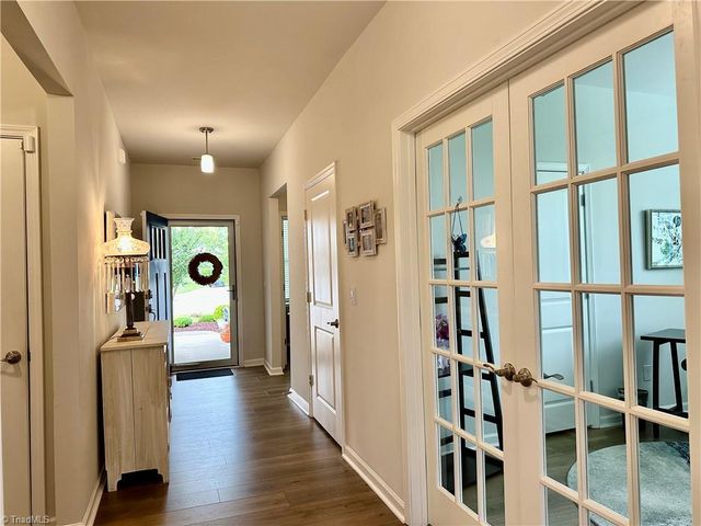 5020 Garnet Hill Drive, Clemmons, NC 27012