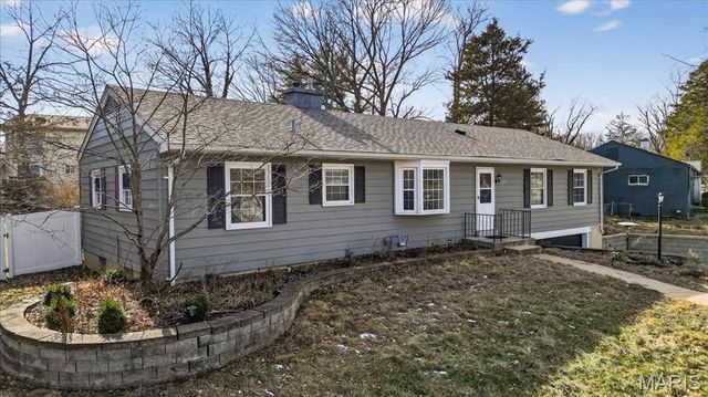 216 Hillsdale Drive, Ballwin, MO 63011