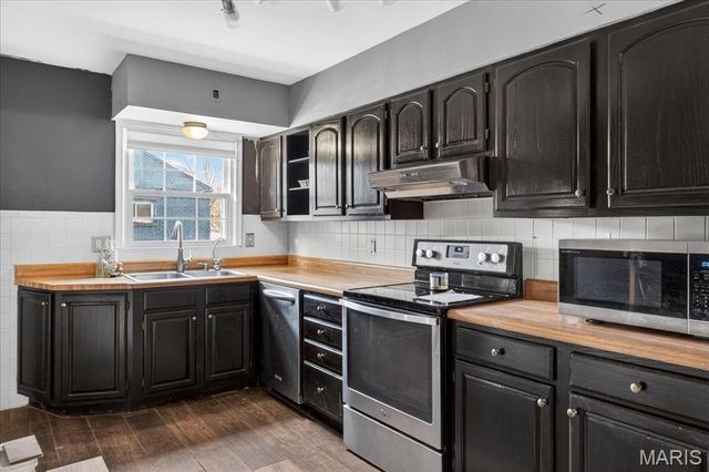 216 Hillsdale Drive, Ballwin, MO 63011