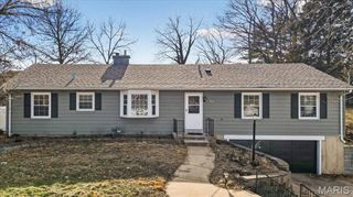 216 Hillsdale Drive, Ballwin, MO 63011