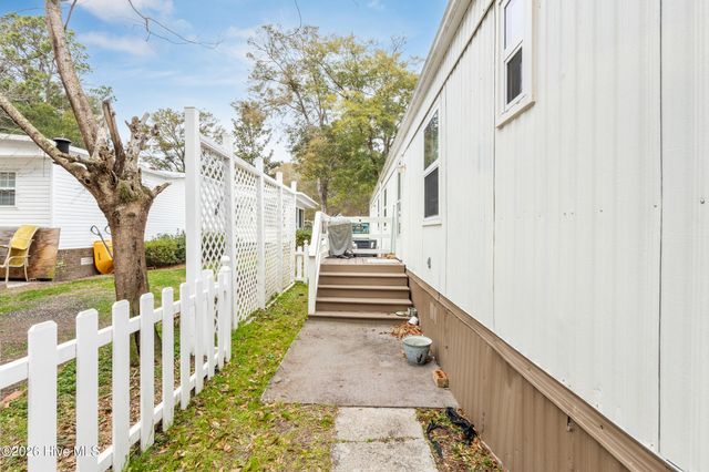 9243 Bonaparte Drive SW, Calabash, NC 28467