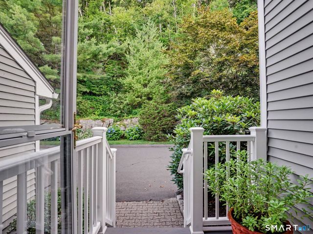 66 Glen View 66, Wilton, CT 06897