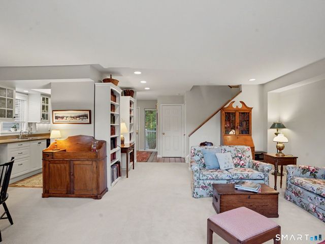 66 Glen View 66, Wilton, CT 06897