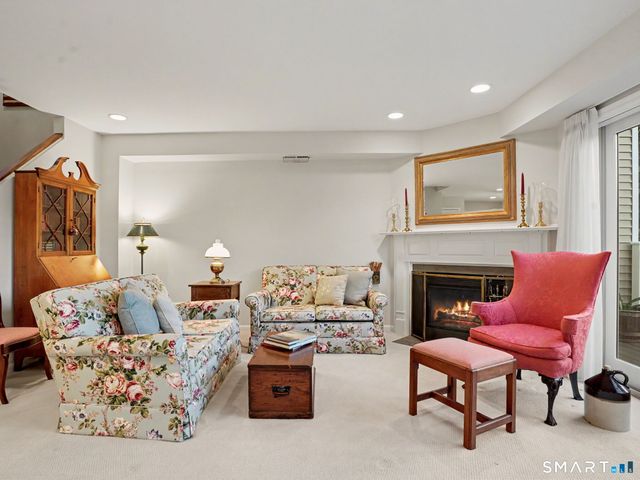 66 Glen View 66, Wilton, CT 06897