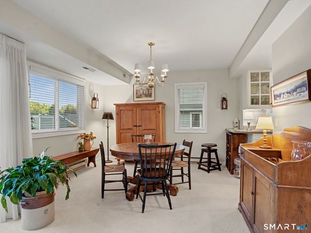 66 Glen View 66, Wilton, CT 06897
