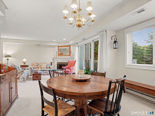66 Glen View 66, Wilton, CT 06897
