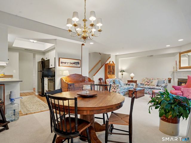 66 Glen View 66, Wilton, CT 06897