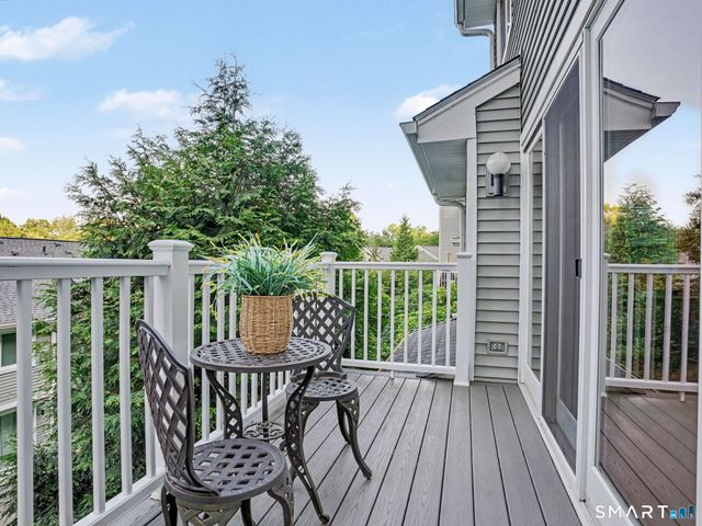 66 Glen View 66, Wilton, CT 06897