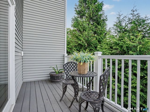 66 Glen View 66, Wilton, CT 06897