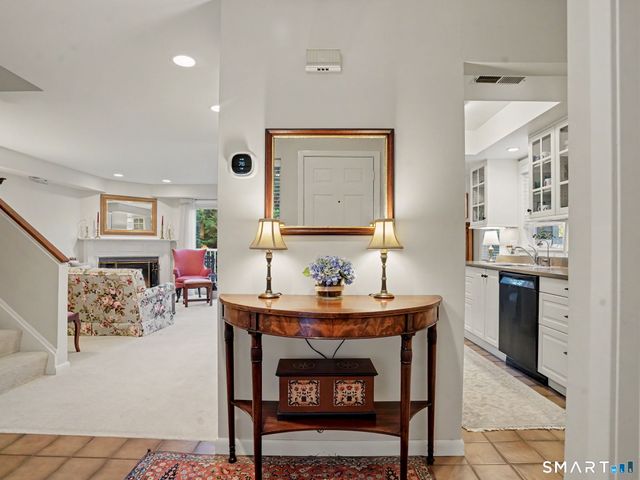 66 Glen View 66, Wilton, CT 06897