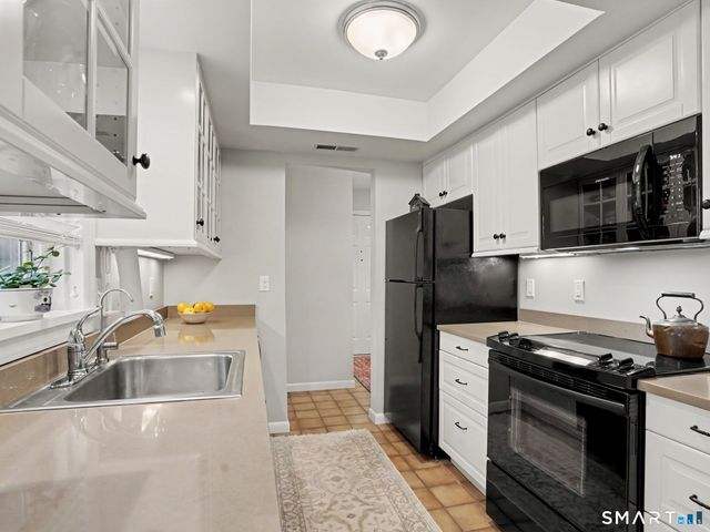 66 Glen View 66, Wilton, CT 06897