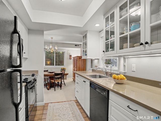 66 Glen View 66, Wilton, CT 06897
