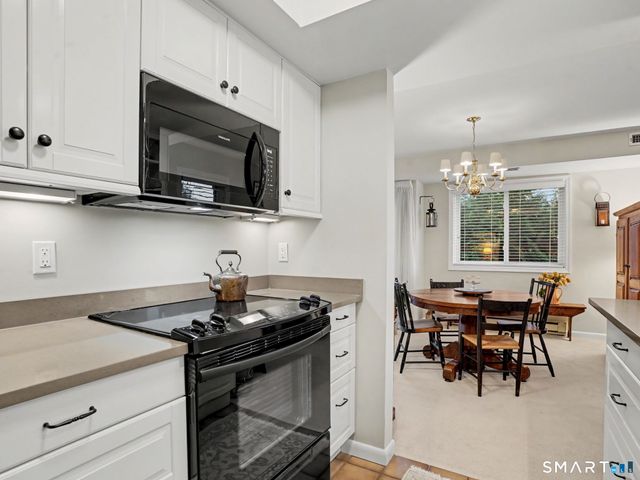 66 Glen View 66, Wilton, CT 06897