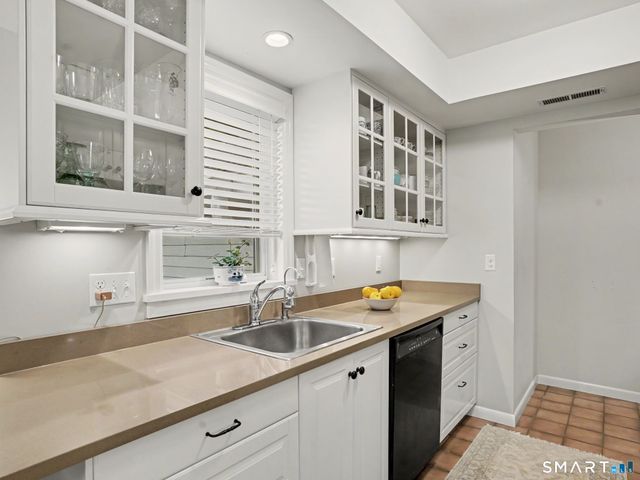 66 Glen View 66, Wilton, CT 06897