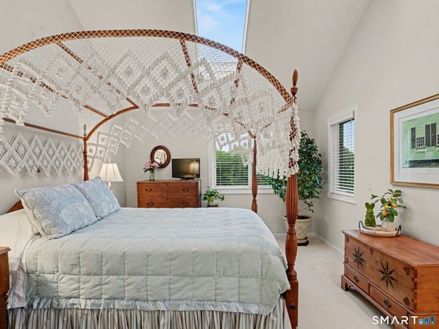 66 Glen View 66, Wilton, CT 06897