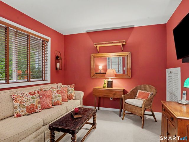 66 Glen View 66, Wilton, CT 06897