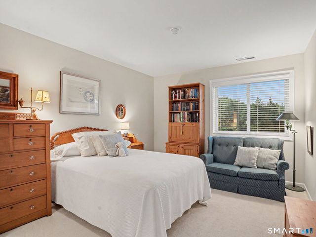 66 Glen View 66, Wilton, CT 06897
