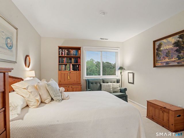 66 Glen View 66, Wilton, CT 06897