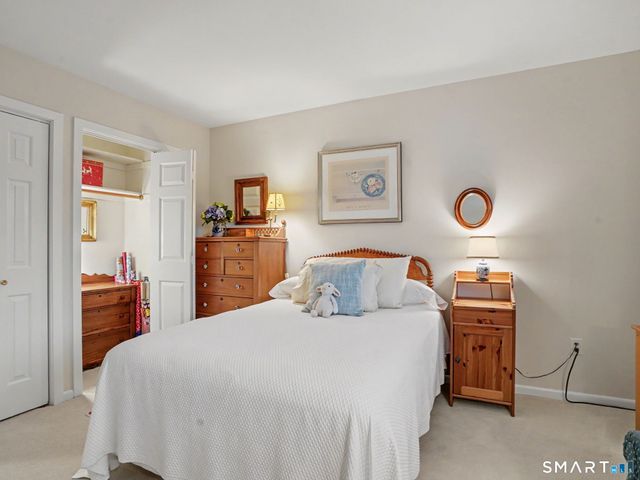 66 Glen View 66, Wilton, CT 06897