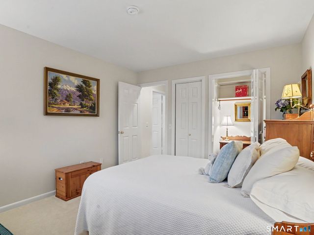 66 Glen View 66, Wilton, CT 06897
