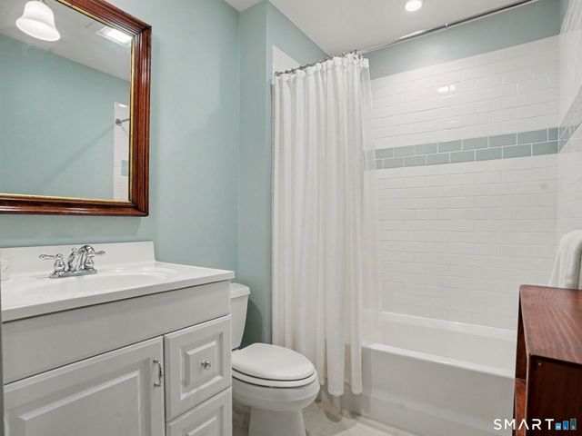 66 Glen View 66, Wilton, CT 06897