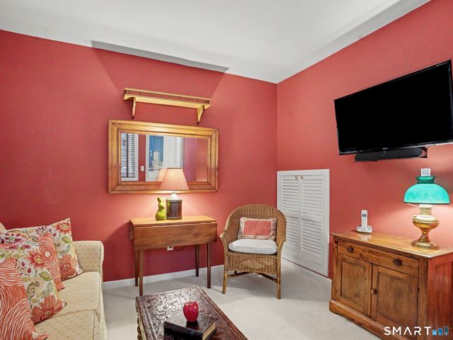 66 Glen View 66, Wilton, CT 06897