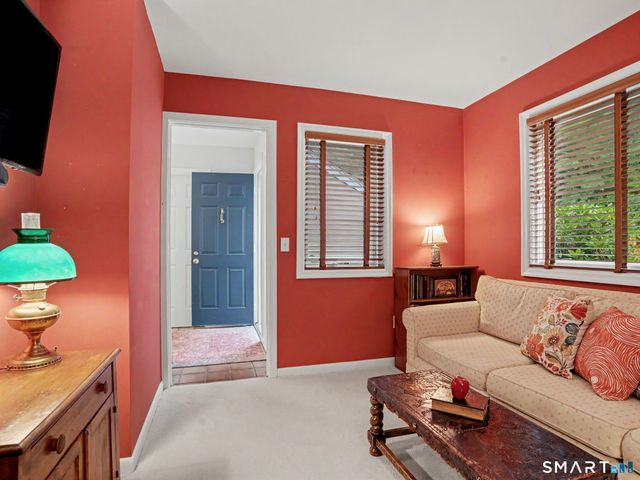 66 Glen View 66, Wilton, CT 06897