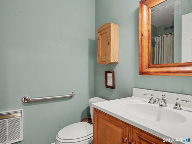 66 Glen View 66, Wilton, CT 06897