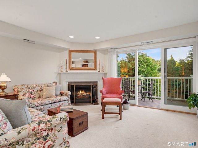 66 Glen View 66, Wilton, CT 06897