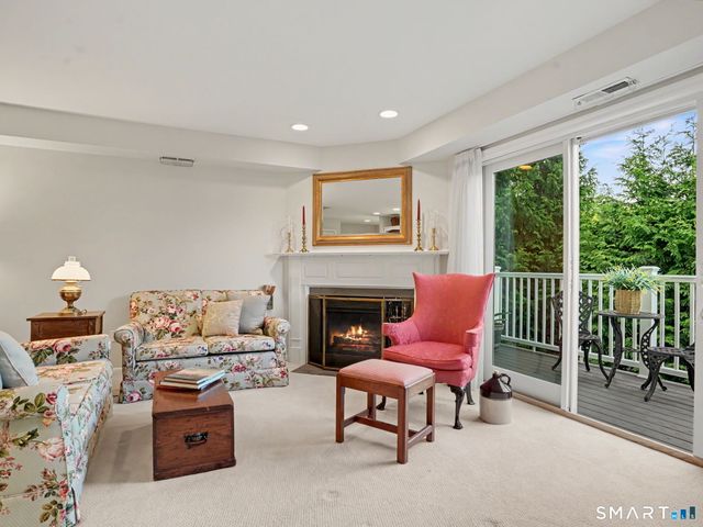 66 Glen View 66, Wilton, CT 06897