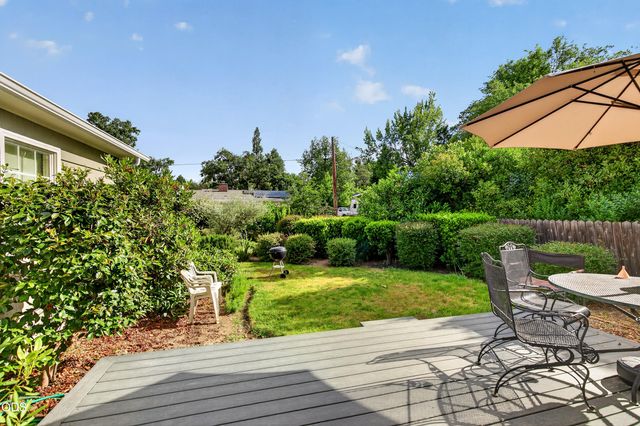 2317 E Main Street, Medford, OR 97504