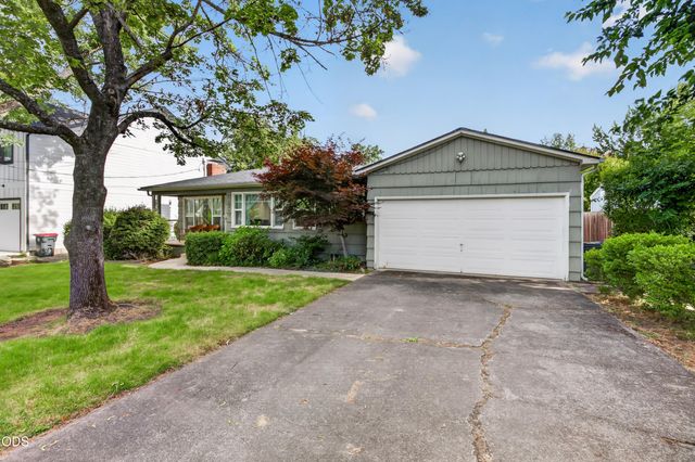 2317 E Main Street, Medford, OR 97504