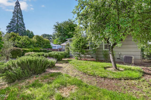 2317 E Main Street, Medford, OR 97504
