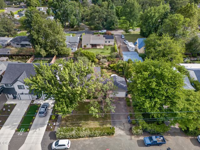 2317 E Main Street, Medford, OR 97504