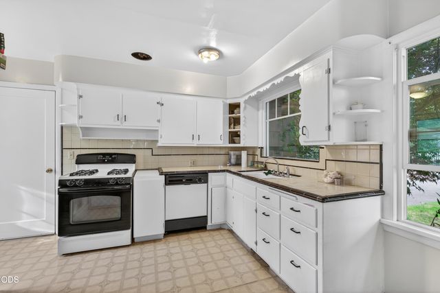 2317 E Main Street, Medford, OR 97504