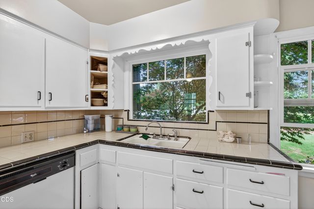 2317 E Main Street, Medford, OR 97504