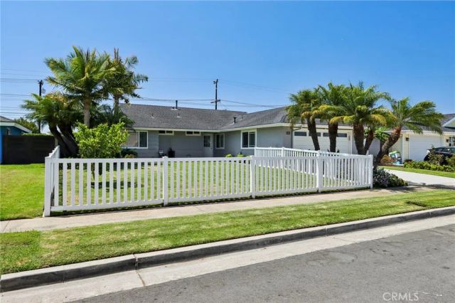 10362 Christmas Drive, Huntington Beach, CA 92646