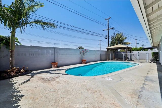 10362 Christmas Drive, Huntington Beach, CA 92646