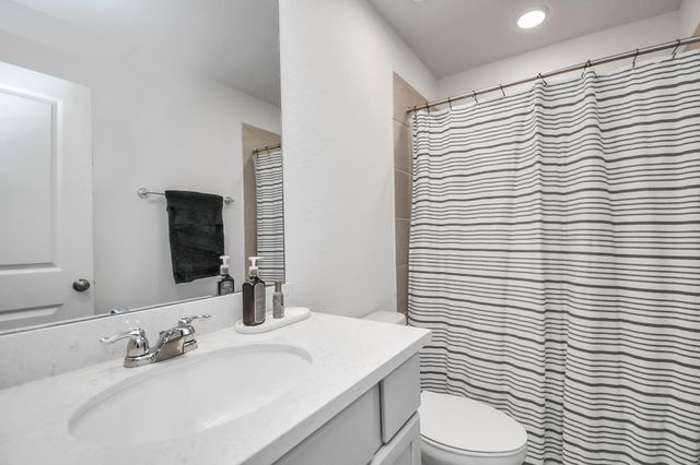 329 Clifton Crane Road, La Porte, TX 77571