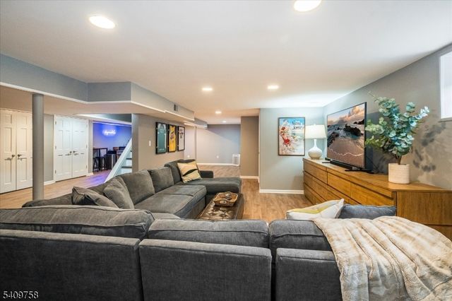 11 Huron Dr, Chatham Twp., NJ 07928