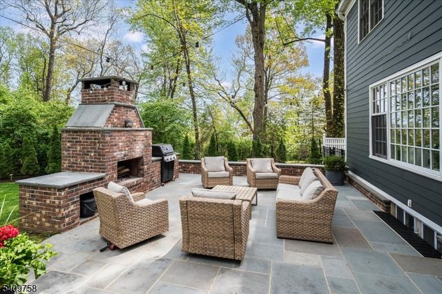 11 Huron Dr, Chatham Twp., NJ 07928