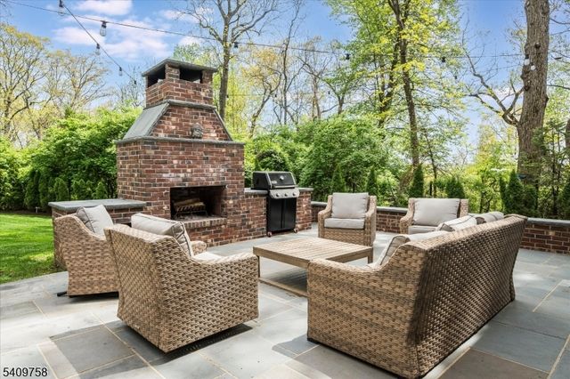 11 Huron Dr, Chatham Twp., NJ 07928