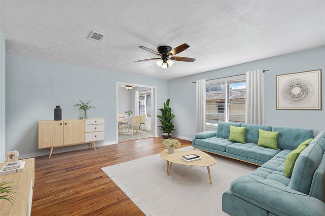 515 2nd Street, Humble, TX 77338