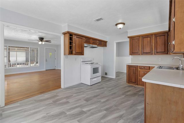 515 2nd Street, Humble, TX 77338