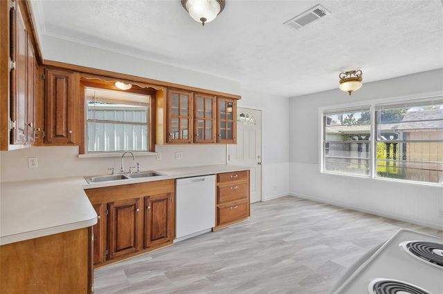 515 2nd Street, Humble, TX 77338